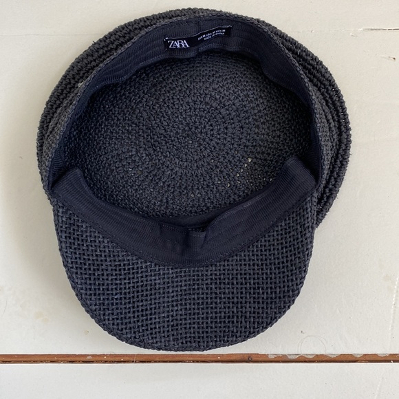 Black woven cap - Picture 3 of 4